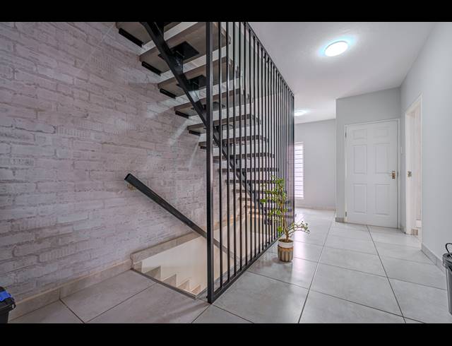 4 BEDROOM DUPLEX FOR SALE IN RED HILL